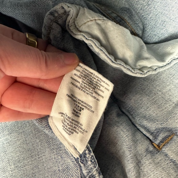 Free People Distressed light wash denim jacket with a worn-in look ⭐️ - Picture 8 of 9